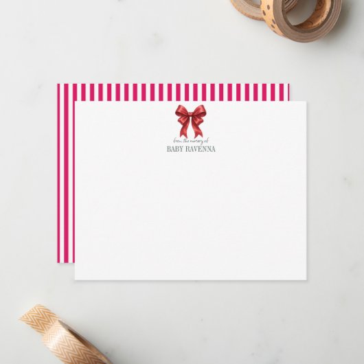 Carte de notes de nursery mignonne avec ruban ruby (Devant/Arrière en situation)
