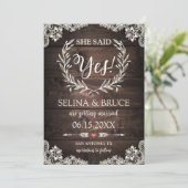 Carte de notification de mariage en bois rustique (Debout devant)
