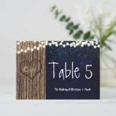 Carte de numéro de table avec cœur rustique sculpt (Debout devant)