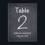 Carte de numéro de table de Chalkboard Look Mariag<br><div class="desc">Ajoutez un look rustique à votre événement avec cette collection Chalkboard Look. Disponible dans différentes typographies. Cartes de menu correspondant disponibles.</div>