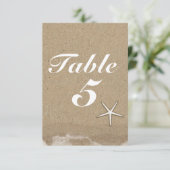 Carte de numéro de table de fête Sable mouillé de  (Debout devant)
