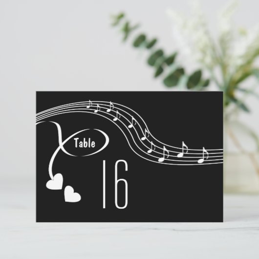 Carte de numéro de table de mariage avec des notes (Debout devant)
