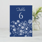 Carte de numéro de table de mariage bleu à bordure (Debout devant)