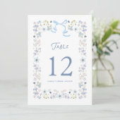 Carte de numéro de table de mariage floral bleu (Debout devant)