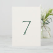 Carte de numéro de table de mariage vert sauge min (Debout devant)