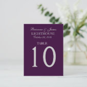 Carte de numéro de table Eggplant Purple & Silver  (Debout devant)