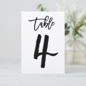 Carte de numéro de table en kraft avec lettrage ma (Debout devant)