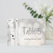 Carte de numéro de table enneigée en hiver avec bo (Debout devant)