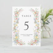 Carte de numéro de table florale ornée pastel doux (Debout devant)