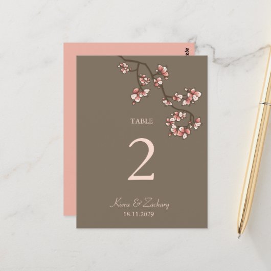 Carte de numéro de table Mariage de fleurs de rose (Devant/Arrière en situation)