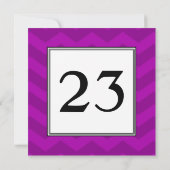 Carte de numéro de table Purple Chevron Stripes (Dos)