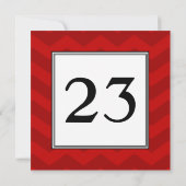 Carte de numéro de table Red Chevron Stripes Party (Dos)