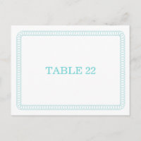 Carte de numéro de table ronde entourée d'aqua