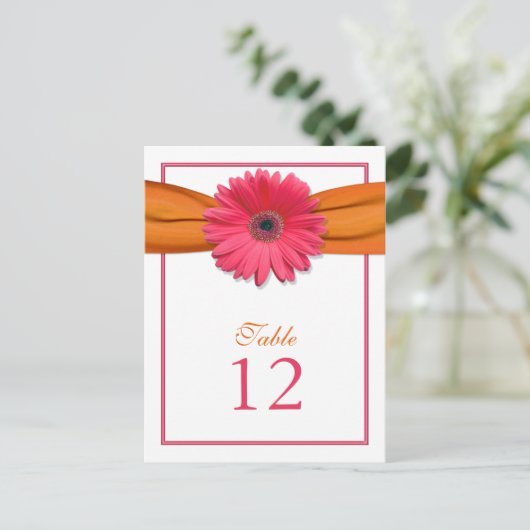 Carte de numéro de table rose Gerber Daisy Orange (Debout devant)