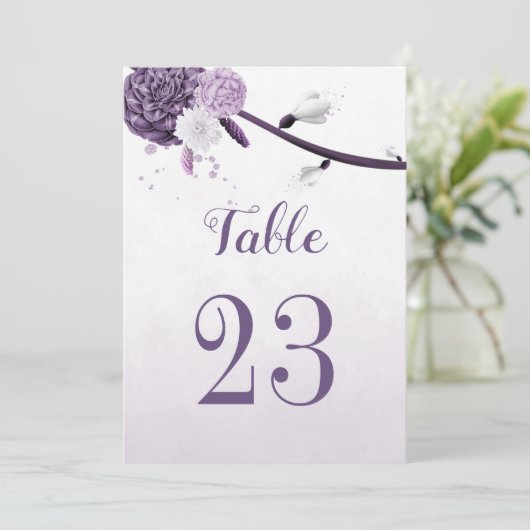 carte de numéro de tableau des fleurs violettes ro (Debout devant)