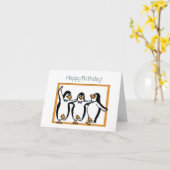 Carte de pingouins de joyeux anniversaire (Fleur jaune)