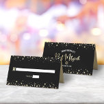 Carte De Placement Bat mitzvah Black Gold Foil Script Confetti Modern<br><div class="desc">Aucune fête Bat mitzvah n'est complète sans cartes de lieux personnalisées. Laissez votre Bat mitzvah préféré être fier, se réjouir et célébrer son jalon à sa fête parfaitement coordonnée. La typographie audacieuse, sans serif et les minuscules points de parties scintillant en faux or brillants recouvrent un arrière - plan noir...</div>