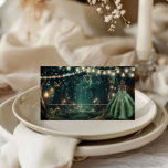 Carte De Placement Bat mitzvah de robe vert émeraude de la forêt ench<br><div class="desc">Ces jolies cartes de lieux présentent une fille en robe vert émeraude et un arrière - plan de forêt enchanté. PS : Ces cartes de lieu ne peuvent pas être personnalisées individuellement ; chaque pack contient au moins 25 cartes avec le même design. L'étoile de David, papillons, fille et numéro...</div>