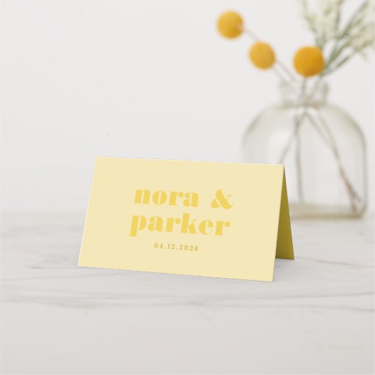 Carte De Placement Beurre Jaune Téméraire Typographie Simple Mariage (Devant)