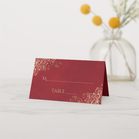 Carte De Placement Boucles d'or sur Crimson Red Elegant Mariage écrit (Devant)