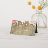 Chaîne florale rose pâle éclaire le bois rustique