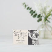 Carte De Placement Couple Mariage baiser en monochrome (Debout devant)