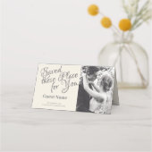 Carte De Placement Couple Mariage baiser en monochrome (Devant)