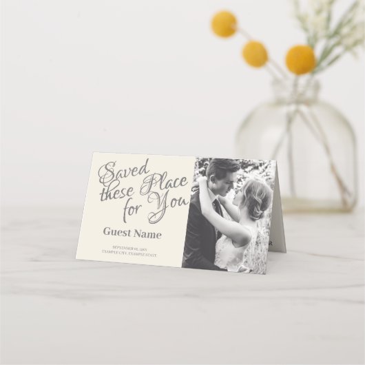 Carte De Placement Couple Mariage baiser en monochrome (Devant)