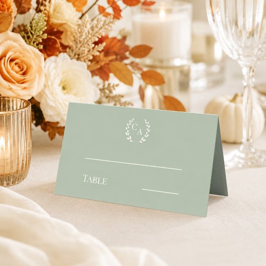 Carte De Placement Couronne monogrammée crème vert sauge