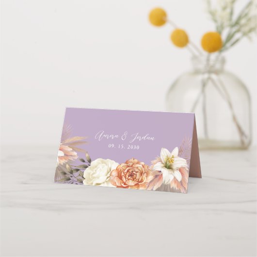 Carte de placement de mariage florale violette et (Dos)