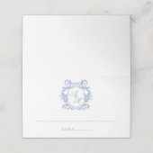 Carte De Placement Élégant Monogramme Dusty Blue Crest Mariage (Extérieur déplié)