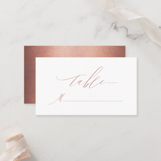 Carte De Placement Élégant Rose Gold Calligraphie Mariage métallique (Devant/Arrière en situation)