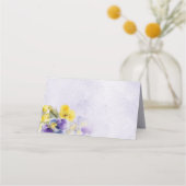 Carte De Placement Floral violet et jaune Mariage moderne plié (Dos)