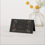 Carte De Placement Flourish Gold Art Deco Casino Vegas Poker<br><div class="desc">N'IMPORTE QUEL ÉVÉNEMENT ! Design élégant Casino Royale et Great Gatsby carte à thème design. Il présente un style art déco noir or vintage, un cadre florissant en or style roaring des années 1920, coeurs rouges, Q et K sur deux coins (simulant des cartes à jouer), sur arrière - plan...</div>