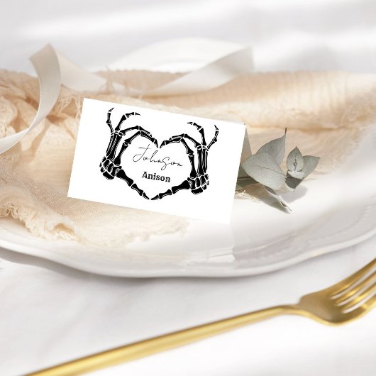 Carte De Placement Mariage de coeur du crâne gothique de Monogramme