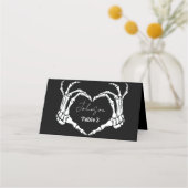 Carte De Placement Mariage de coeur du crâne gothique de Monogramme (Devant)