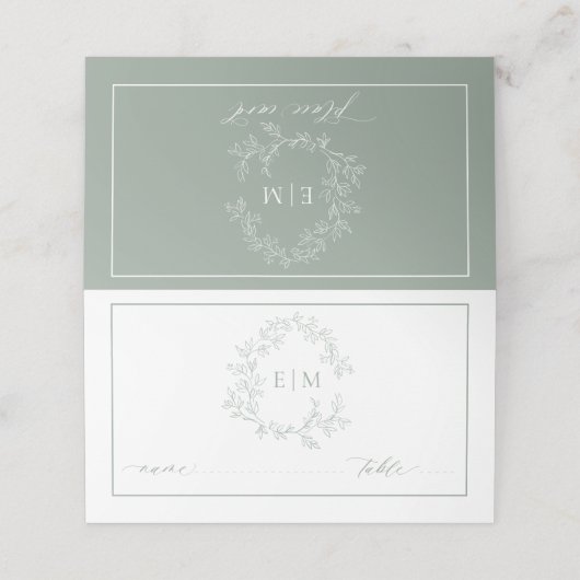 Carte De Placement Mariage de monogramme de crête verte Sage (Extérieur déplié)