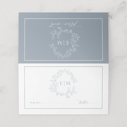Carte De Placement Mariage de monogramme en poitrine bleue Dusty (Extérieur déplié)