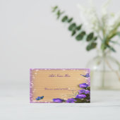 Carte De Placement Mariage de papillon floral violet en bois rustique (Debout devant)