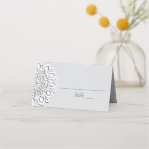 Carte De Placement Mariage Mandala coupé en papier blanc