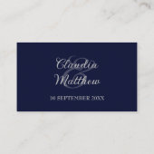 Carte De Placement Mariage Moderne Bleu Nuit et Argent Script  (Dos)