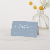Carte De Placement Numéro de table de mariage Chic Script Bleu Poussi (Devant)