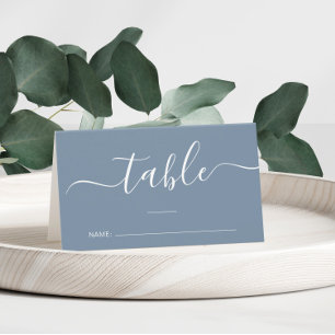 Carte De Placement Numéro de table de mariage Chic Script Bleu Poussi