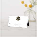 Carte De Placement Parties scintillant d'or Monogram Poker Chip Casin<br><div class="desc">Célébrez dans le style avec ces cartes mariages design et très tendance. Le design est facile à personnaliser avec votre libellé d'événement spécial et vos invités seront ravis quand ils verront ces cartes de lieux fabuleuses. Les éléments mariages correspondants se trouvent dans la collection.</div>