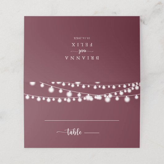 Carte De Placement Rustique String Lights Burgundy Mariage Place Card (Extérieur déplié)