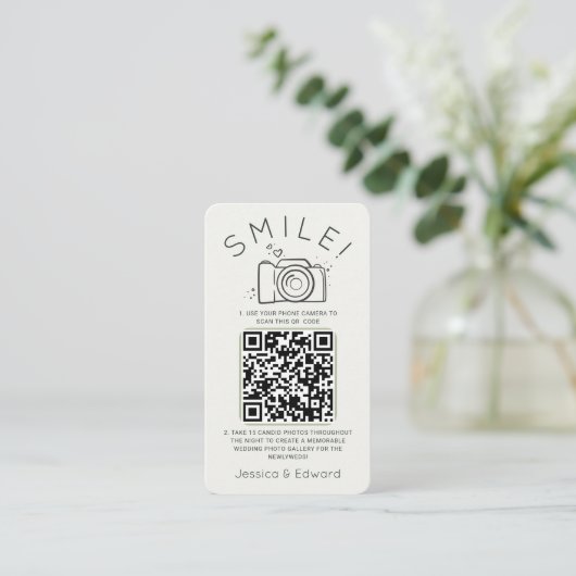 Carte De Placement Sage Green Cream Photos mémorables Qr Code mariage (Debout devant)