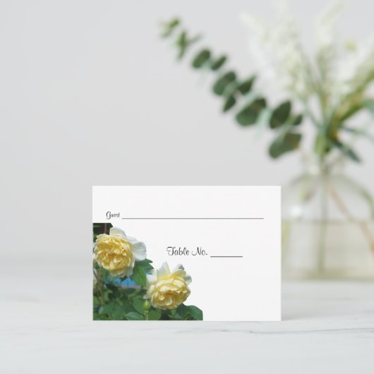 Carte De Placement Table Mariage Roses Jaunes (Debout devant)