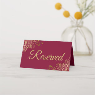 Carte De Placement Trilles d'or sur Maroon Burgundy Mariage Réservé
