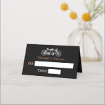 Carte De Placement Vélo Tandem Sur Mariage Chalkboard<br><div class="desc">Ces cartes de lieux sont parfaites pour tout couple qui planifie une fête mariage romantique. Le design est composé d'un arrière - plan à effet de tableau de bord branché avec un design de moto en tandem mignon. Le simple modèle peut être personnalisé pour votre événement spécial et ferait l'article...</div>