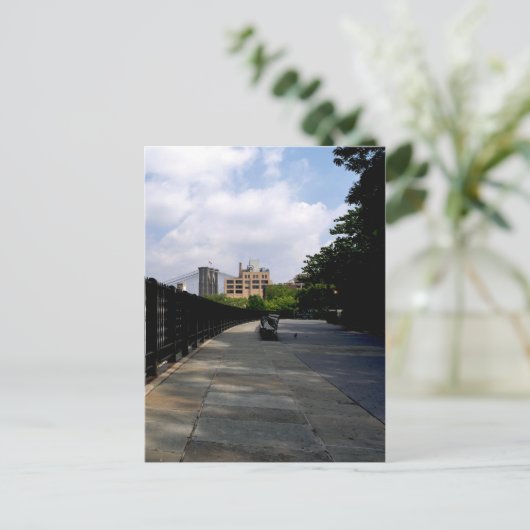 Carte de poste de banc de parc (Debout devant)